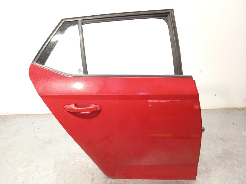PUERTA TRASERA DERECHA 6V6833056A 