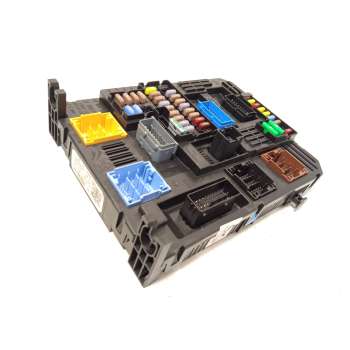 CAJA RELES / FUSIBLES 9832881080 1677607880 28709110