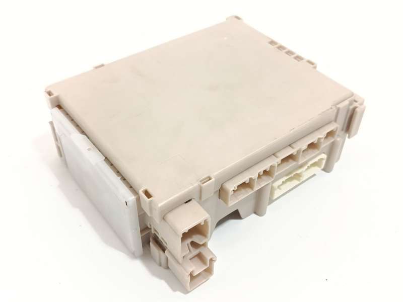 CAJA RELES / FUSIBLES 827300H040 892210H030 