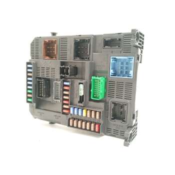 CAJA RELES / FUSIBLES 9804067480 1610454780 
