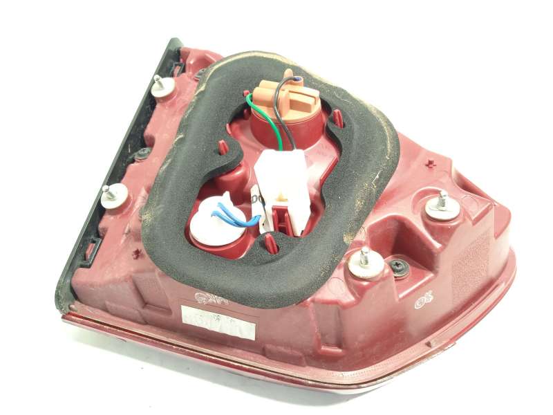 Recambio de piloto trasero derecho interior para kia carens iv 1.7 crdi referencia OEM IAM 92404A4500 - Blanco 3
