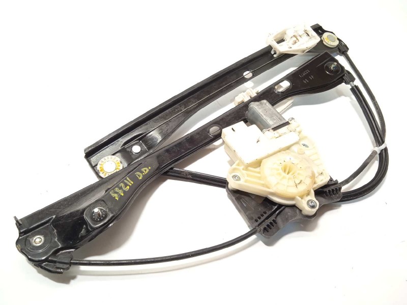 ELEVALUNAS DELANTERO DERECHO 5JA959812K 