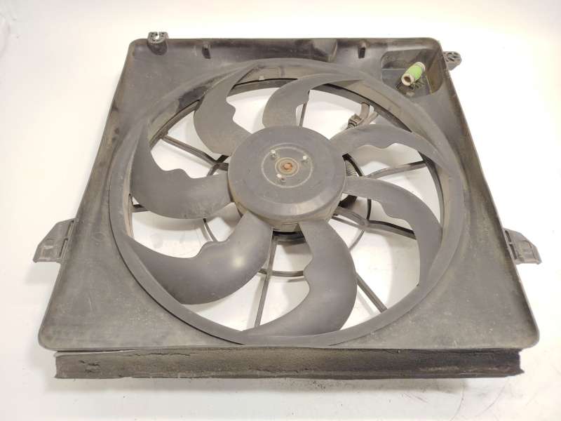 Recambio de electroventilador para kia sorento ii (xm) 2.2 crdi referencia OEM IAM 253802P100 - Blanco 3