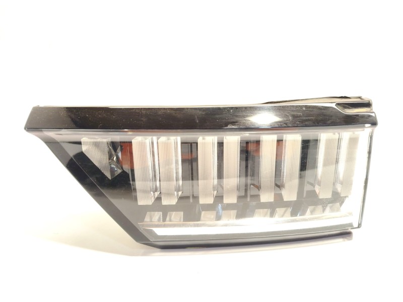 PILOTO TRASERO DERECHO INTERIOR 8888077998 