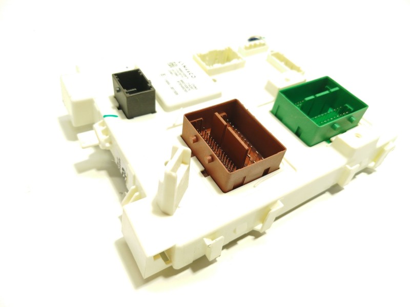 CAJA RELES / FUSIBLES 8893103879 P8893103879