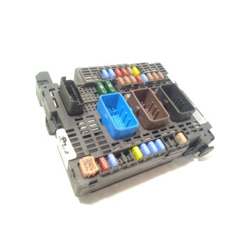 CAJA RELES / FUSIBLES 9813136780 9810296180 