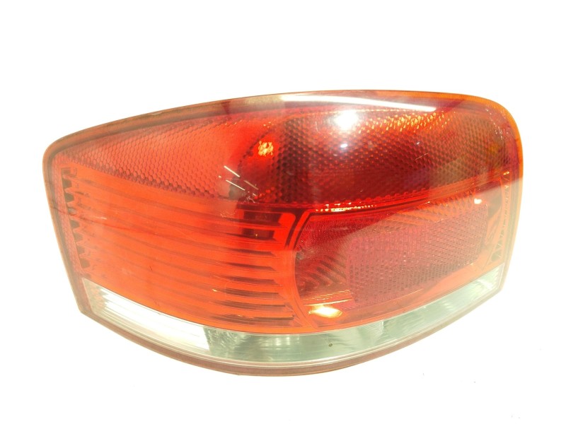 PILOTO TRASERO IZQUIERDO 8P0945095 