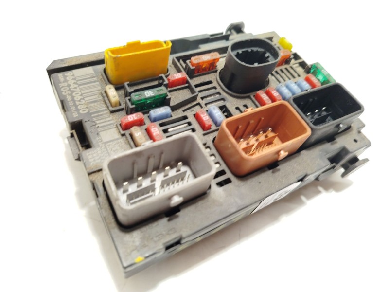 CAJA RELES / FUSIBLES 9664706280 9807028780 9807028880