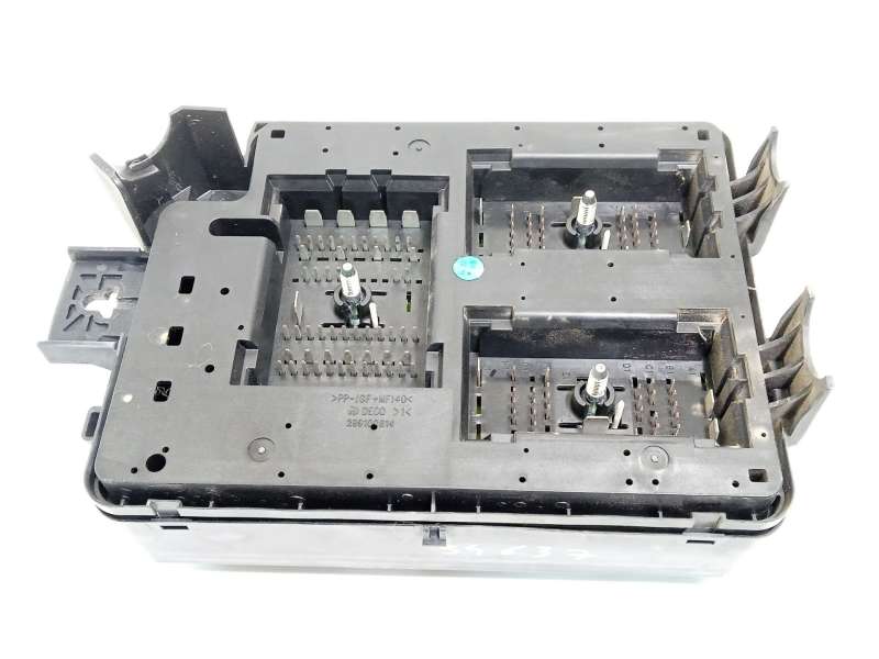 Recambio de caja reles / fusibles para chevrolet aveo hatchback (t300) 1.3 d referencia OEM IAM 95462806 - Blanco 2