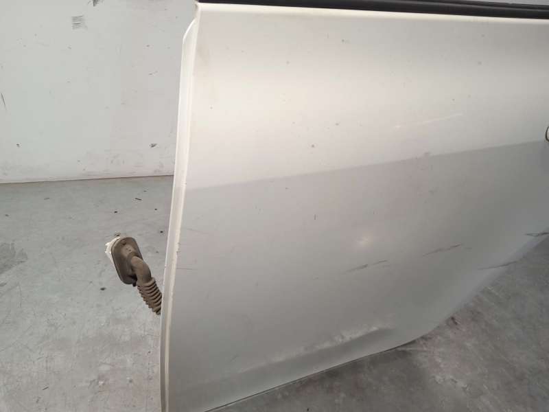 Recambio de puerta trasera izquierda para toyota auris (_e15_) 1.8 hybrid (zwe150_) referencia OEM IAM 6700402260 - Blanco 2
