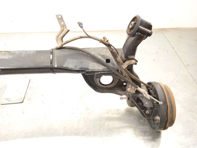 Recambio de puente trasero para nissan note visia referencia OEM IAM 555013VU0A - Blanco 2