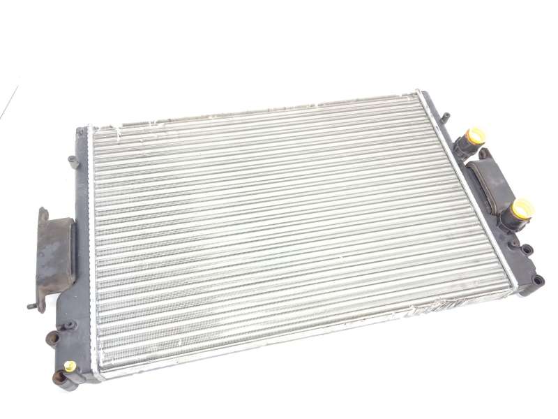 Recambio de radiador agua para iveco daily caja cerrada (2006 =>) caja cerrada techo alto 35s... batalla 3300 referencia OEM IAM - Blanco