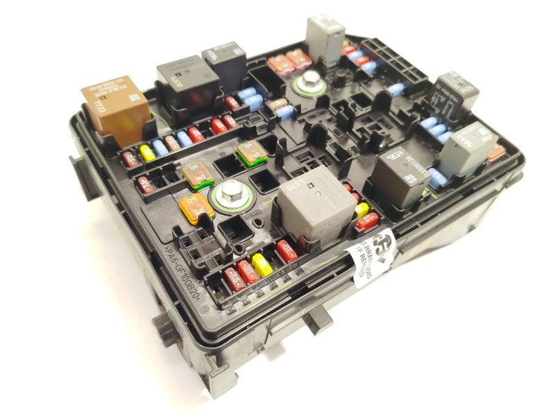 CAJA RELES / FUSIBLES 39216533 