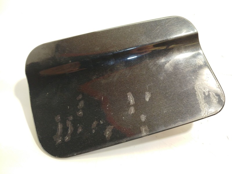 TAPA EXTERIOR COMBUSTIBLE 51177001027 