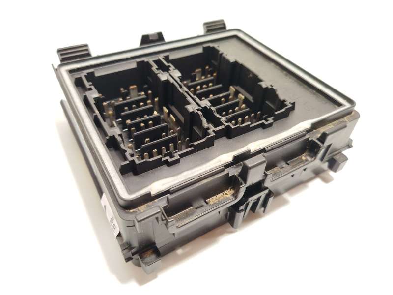 Recambio de caja reles / fusibles para ford kuga iii (dfk) 2.5 duratec plug-in-hybrid referencia OEM IAM SV4T14D068EBC 2720030 - Negro