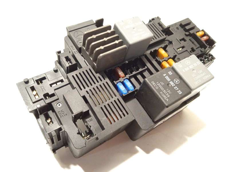 CAJA RELES / FUSIBLES A2139065706 