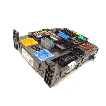 CAJA RELES / FUSIBLES 9832881080 1677607880 28709110