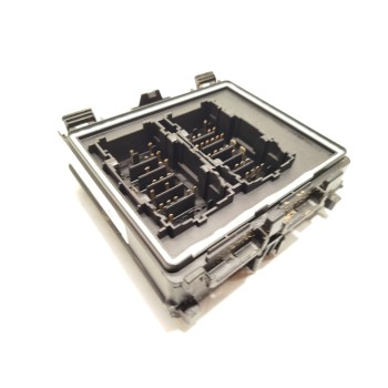 CAJA RELES / FUSIBLES R2XT14D068EAB 