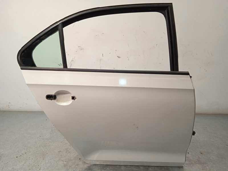 PUERTA TRASERA DERECHA 5JA833052C 