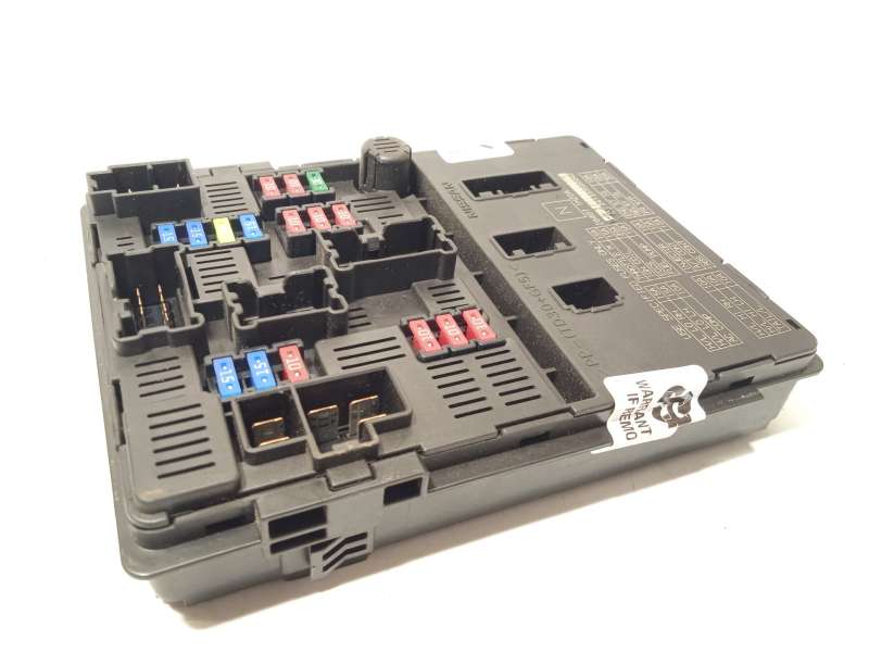 Recambio de caja reles / fusibles para nissan note acenta referencia OEM IAM 284B71HZ2A - Blanco 2
