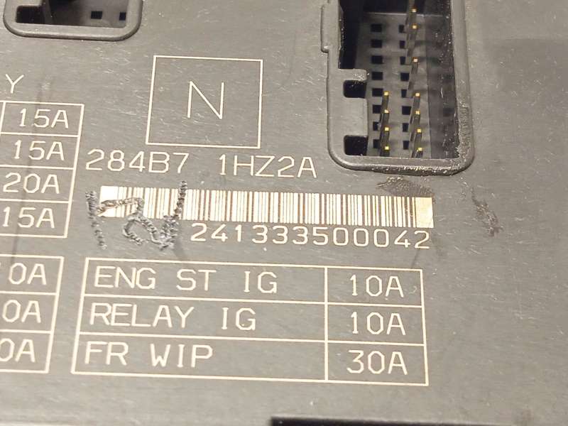 Recambio de caja reles / fusibles para nissan note acenta referencia OEM IAM 284B71HZ2A - Blanco 4