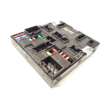 CAJA RELES / FUSIBLES 284B75NA1A 5CH811F11