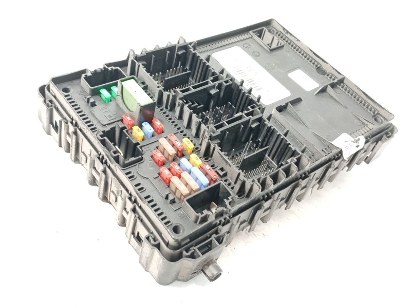 CAJA RELES / FUSIBLES K1T115604DCE F005V02922