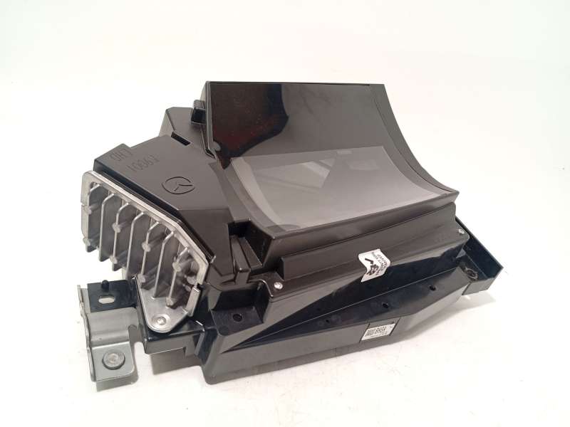 Recambio de pantalla multifuncion para mazda mazda 3 sedan 2.5 e-skyactiv-g referencia OEM IAM HU013A BHSA HU013A2199868