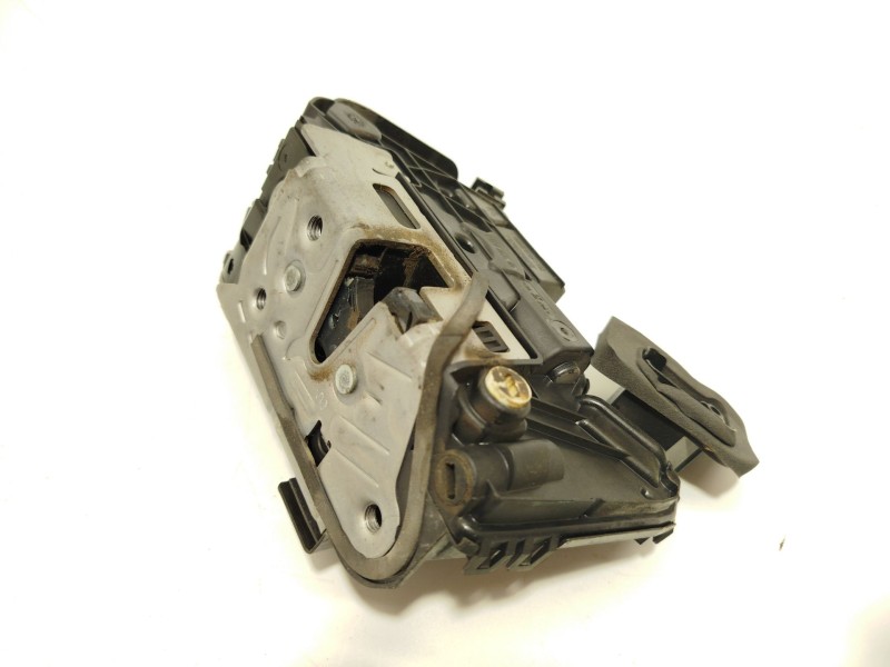 CERRADURA PUERTA TRASERA DERECHA 5TA839016Q 