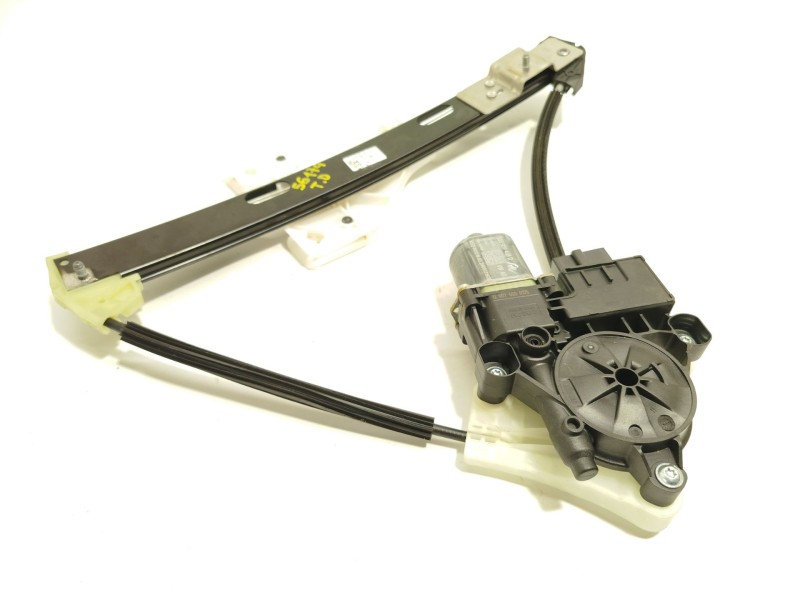 ELEVALUNAS TRASERO DERECHO 82G839462A 5Q0959408D 