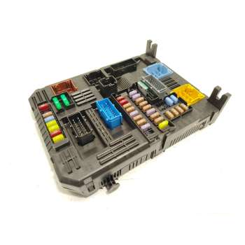 CAJA RELES / FUSIBLES 9832881080 1672360984 28709110