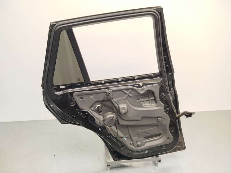 Recambio de puerta trasera izquierda para bmw x5 (e70) xdrive 48 i referencia OEM IAM 41527261481 - Negro 5