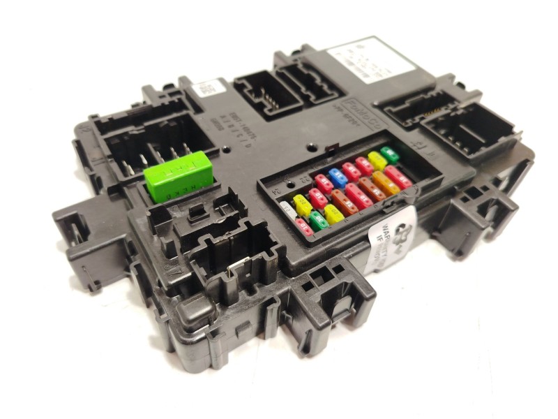 CAJA RELES / FUSIBLES GU5T14B476EBF 2310720 A2C75518203