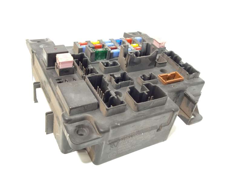 Recambio de caja reles / fusibles para mitsubishi lancer viii (cy_a, cz_a) 2.0 di-d (cy8a) referencia OEM IAM 8637A320 - Negro