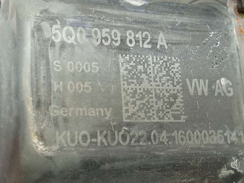 Recambio de elevalunas trasero derecho para skoda octavia iii combi (5e5, 5e6) 2.0 tdi 4x4 referencia OEM IAM 5E0839462 5Q095981 - Blanco 4