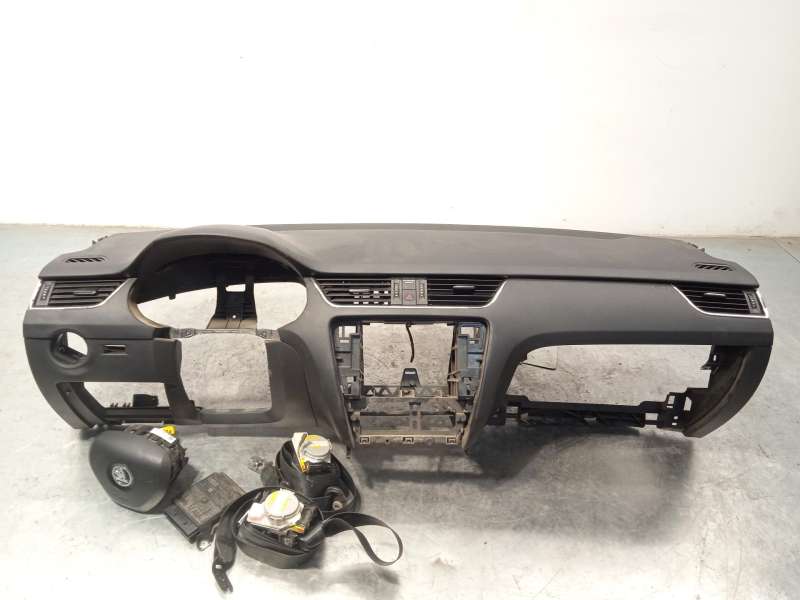 Recambio de kit airbag para skoda octavia iii combi (5e5, 5e6) 2.0 tdi 4x4 referencia OEM IAM 5E1857007AE9B9 8V0880204E 5E088020 - Blanco