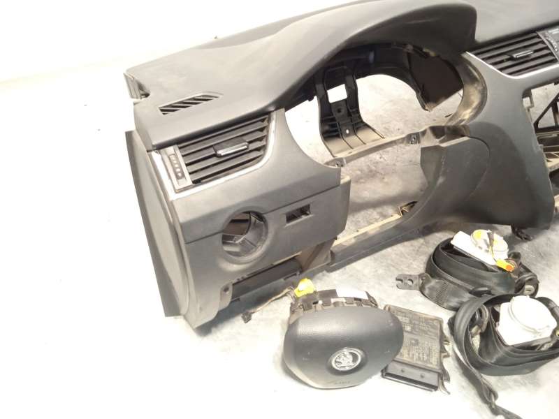 Recambio de kit airbag para skoda octavia iii combi (5e5, 5e6) 2.0 tdi 4x4 referencia OEM IAM 5E1857007AE9B9 8V0880204E 5E088020 - Blanco 2