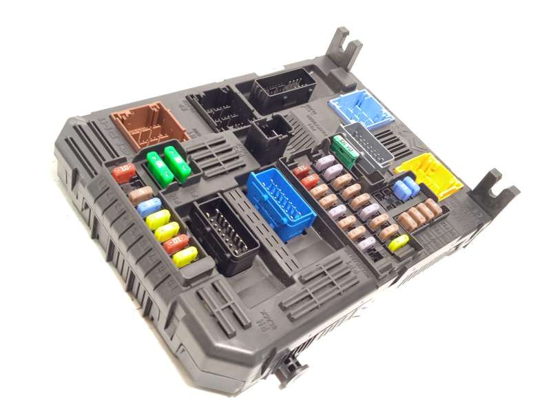 CAJA RELES / FUSIBLES 9819851480 1617549580 28531933
