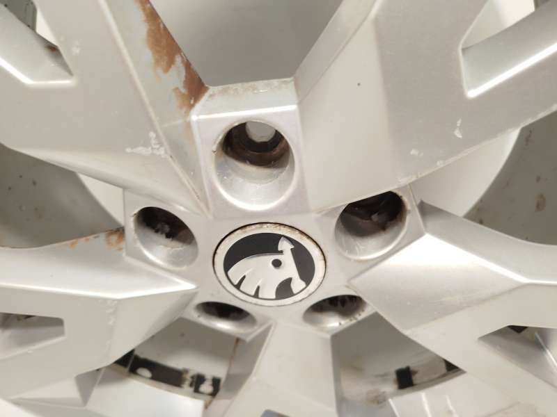 Recambio de llanta para skoda octavia iii combi (5e5, 5e6) 2.0 tdi 4x4 referencia OEM IAM 5E0601025S 5E0601025S8Z8 - Blanco 4