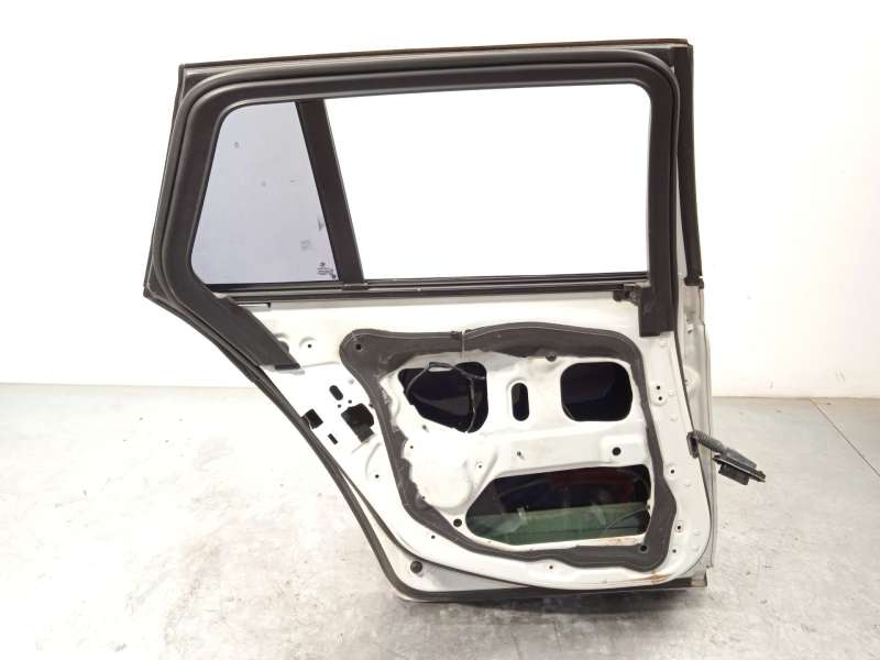Recambio de puerta trasera izquierda para bmw 5 touring (f11) 520 d referencia OEM IAM 41009628757 - Blanco 4