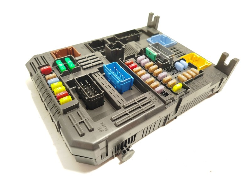 CAJA RELES / FUSIBLES 9845141280 1688992780 28751768