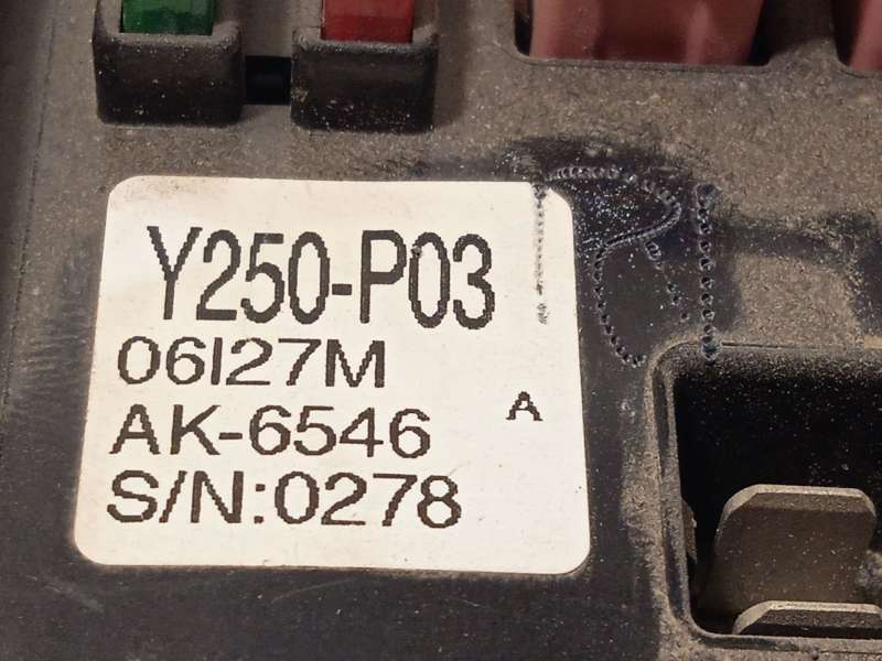 Recambio de caja reles / fusibles para ssangyong rexton / rexton ii (gab_) 2.7 d 4x4 referencia OEM IAM Y250P03 8231008C50 - Negro 4