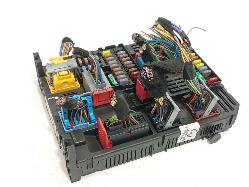 Recambio de caja reles / fusibles para peugeot 3008 ii suv (mc_, mr_, mj_, m4_) hybrid referencia OEM IAM 9830813080 1640712480 2