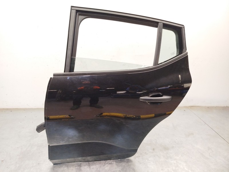 PUERTA TRASERA IZQUIERDA 821016131R 