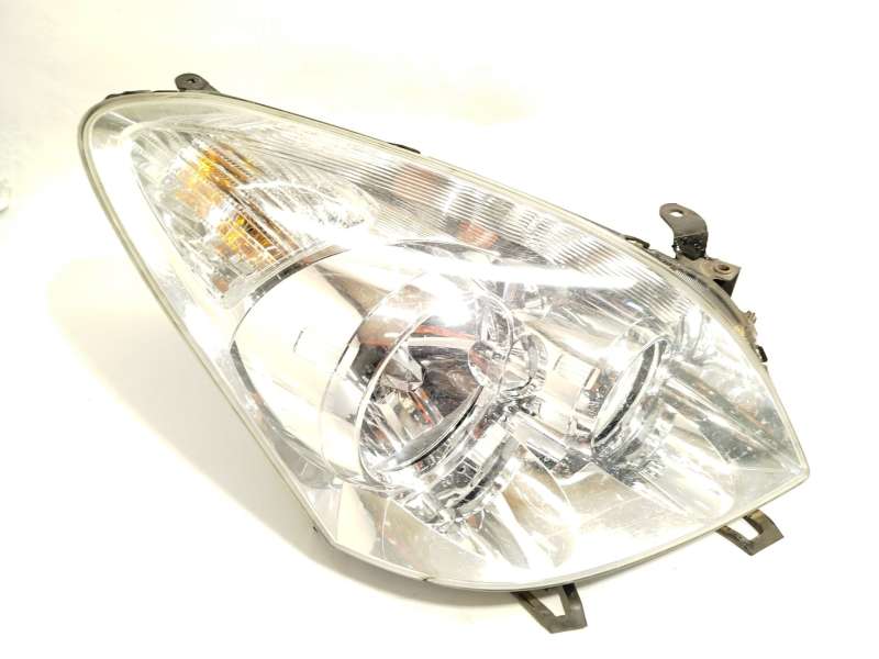 Recambio de faro derecho para toyota corolla verso (zer_, zze12_, r1_) 1.8 (znr11_) referencia OEM IAM 811300F060 - Blanco