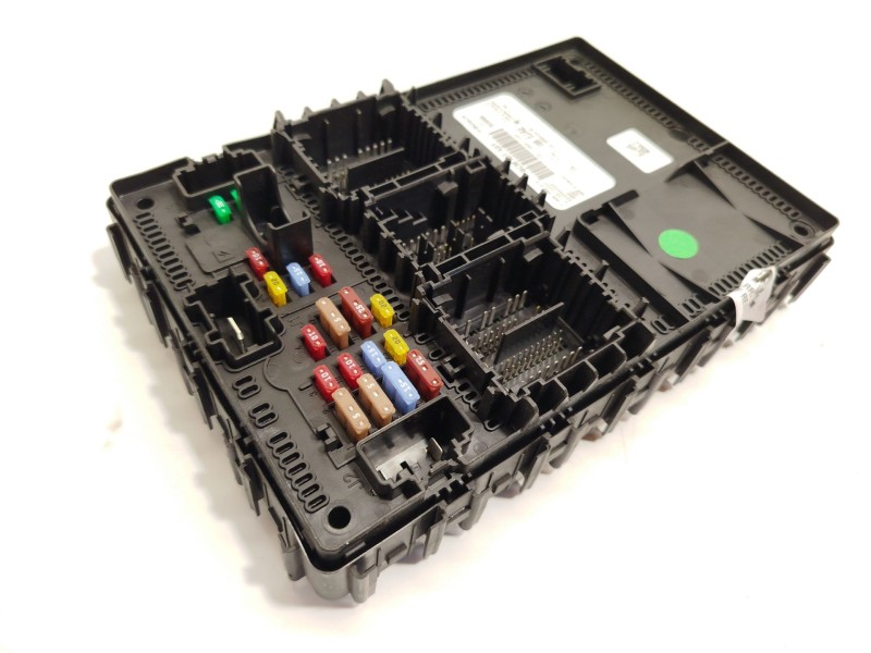 CAJA RELES / FUSIBLES LU5T15604EJAE 20230906 