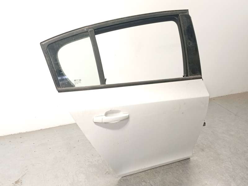 Recambio de puerta trasera derecha para chevrolet cruze (j300) 1.6 referencia OEM IAM 95476405 - Blanco 2