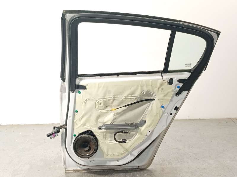 Recambio de puerta trasera derecha para chevrolet cruze (j300) 1.6 referencia OEM IAM 95476405 - Blanco 4