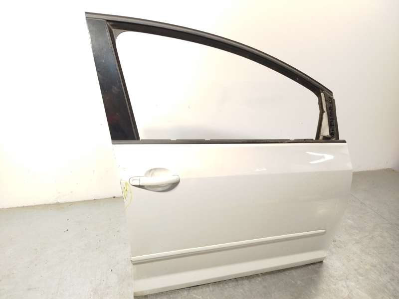 Recambio de puerta delantera derecha para volkswagen golf plus v (5m1, 521) 1.6 tdi referencia OEM IAM 5M0831106E - Blanco 2