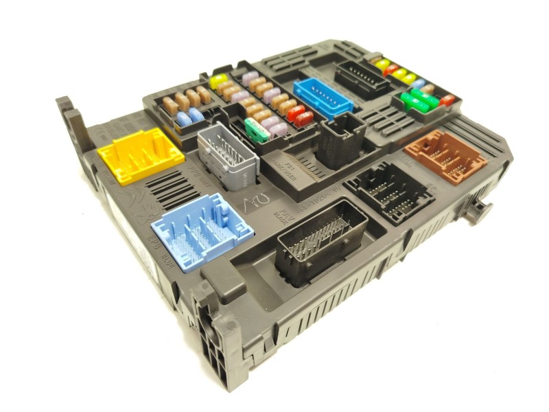 CAJA RELES / FUSIBLES 9832880280 1681050580 28709099